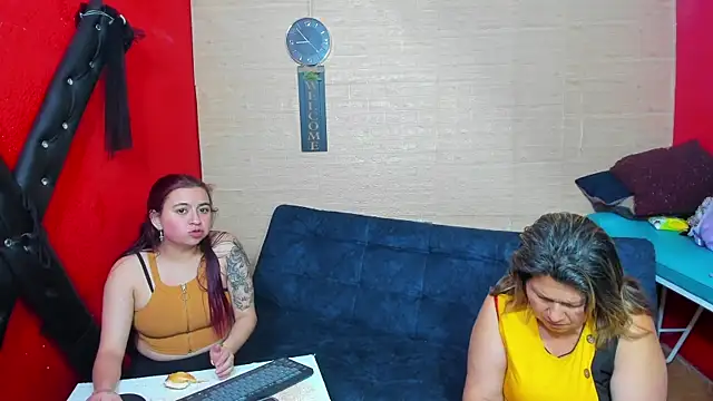 lesbiancuple's Stripchat show and profile