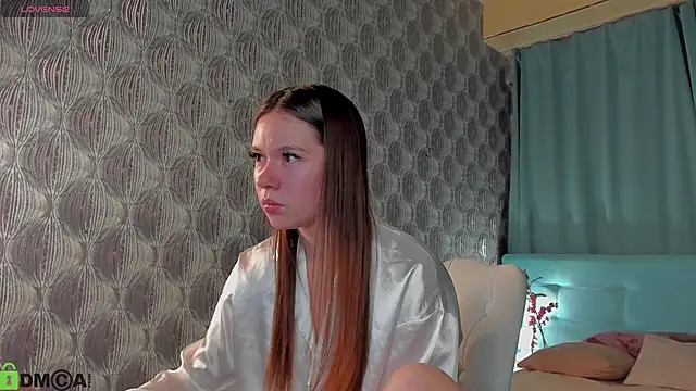 Nicole_Charm