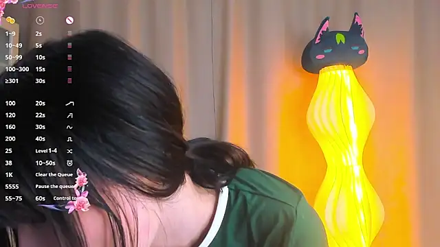 Honeey_Beee