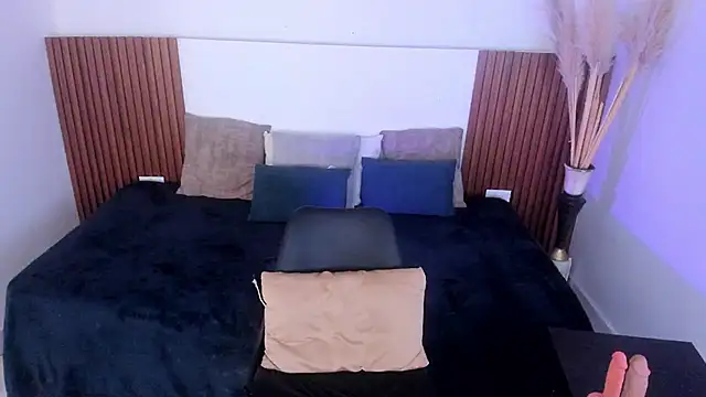 Sophia_curvy1
