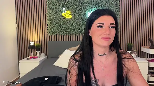  LizaRoxx chat room