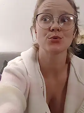 little-leni from StripChat is Freechat