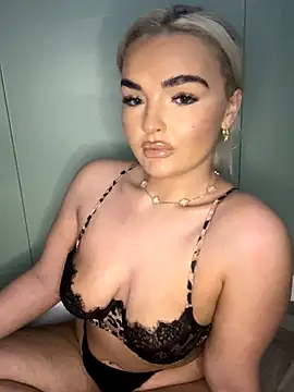 Webcam Model (BelleXx)  is live.Free join now!