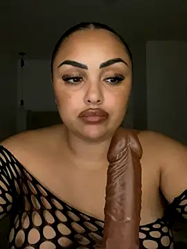 Webcam Model (Scarlett-xox)  is live.Free join now!