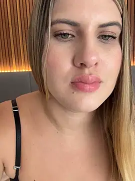 Webcam Model (EmiilyAdams_)  is live.Free join now!
