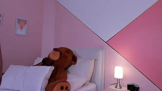 mae_lyra