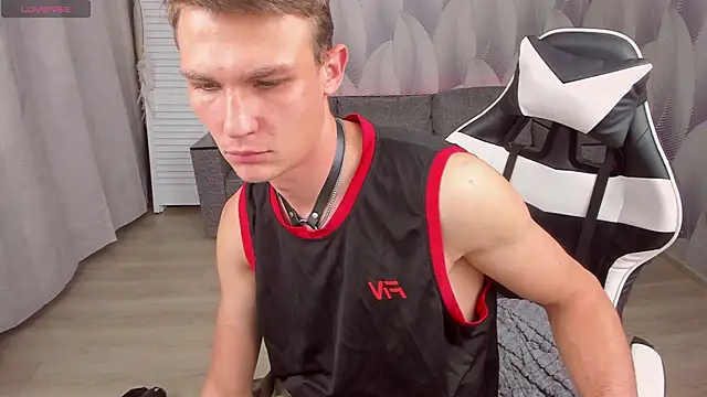 AdamGold01 Live Webcam on Stripchat