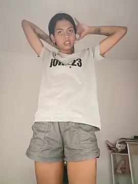 Webcam Model (InaraVibes)  is live.Free join now!