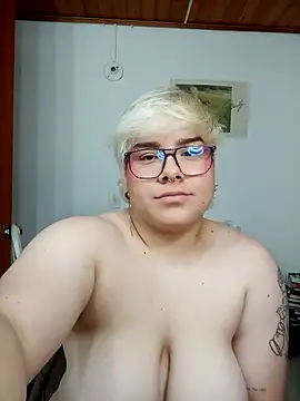 Webcam Model (amalia_love)  is live.Free join now!