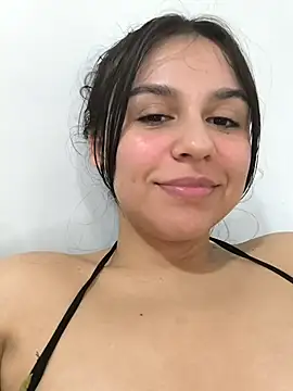 Webcam Model (Daniela-rosee)  is live.Free join now!