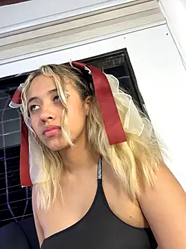 Webcam Model (Alexa__Blue)  is live.Free join now!