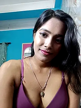 Webcam Model (hornylizia123)  is live.Free join now!