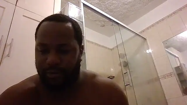 Bighood_T Live Webcam on Stripchat