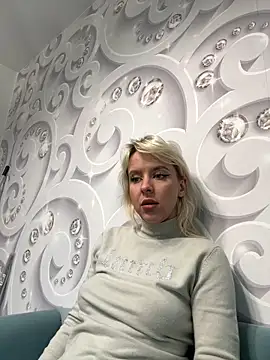 Webcam Model (LikaCat)  is live.Free join now!