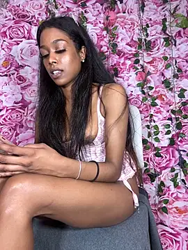 Webcam Model (mismialove)  is live.Free join now!