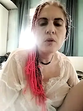 Webcam Model (Est_10)  is live.Free join now!