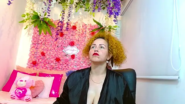 blonde_sexyhot - BLONDE_SEXYHOT's free webcam - UK Sex Cams