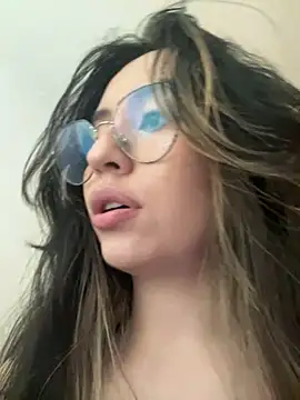 Webcam Model (marie2_)  is live.Free join now!