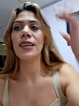 Webcam Model (Elianasuarezz)  is live.Free join now!