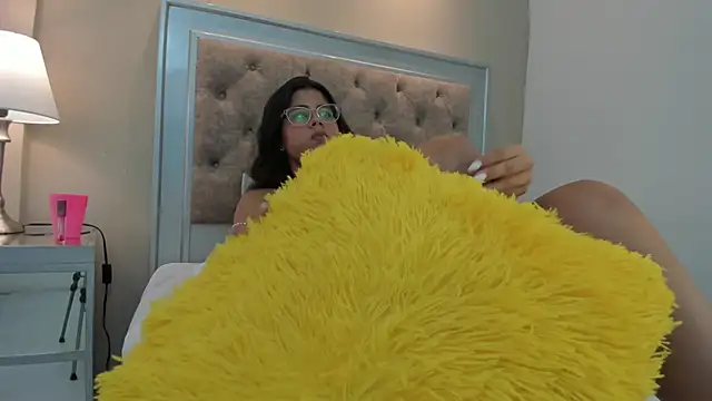 Mia_Isabella18 webcam stripchat model stream image