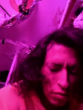 gurlnips