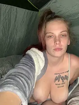 LittleRedMilf from StripChat is Freechat