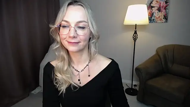 Ava_Elior