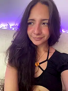 Webcam Model (Amy-Bun)  is live.Free join now!