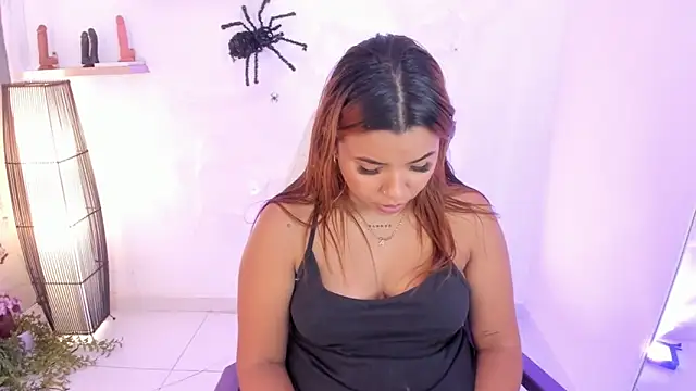 Lucy_Strong
