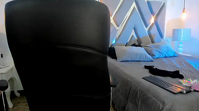 AnniEsstone