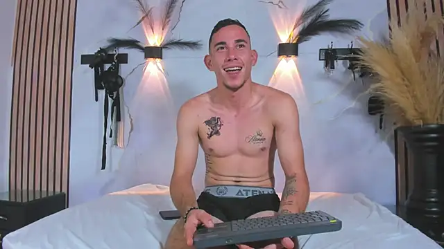 adammendoza34 - Adammendoza34's free webcam - UK Sex Cams