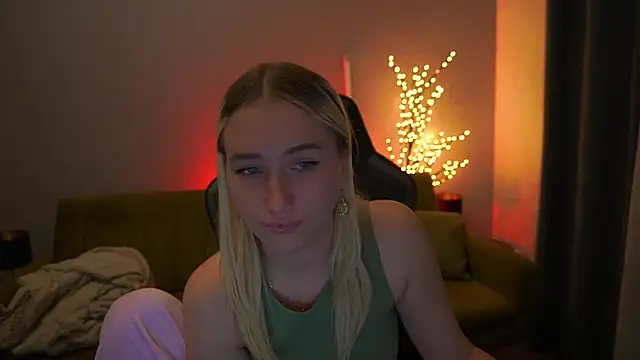 lilelfie - LilElfie's free webcam - UK Sex Cams