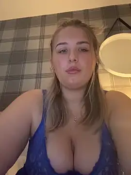 CutieCurvyGirlxo