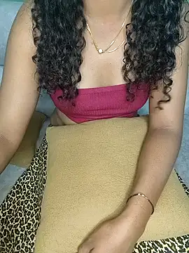 Webcam Model (Tamilpallavi)  is live.Free join now!