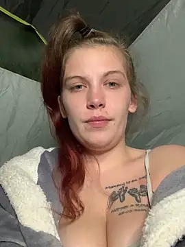 LittleRedMilf from StripChat is Freechat