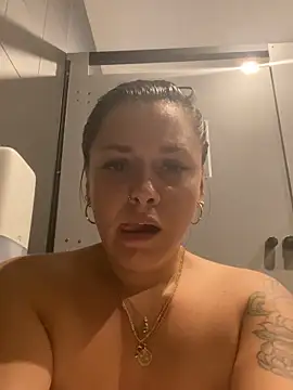 Webcam Model (Luccreccia_)  is live.Free join now!
