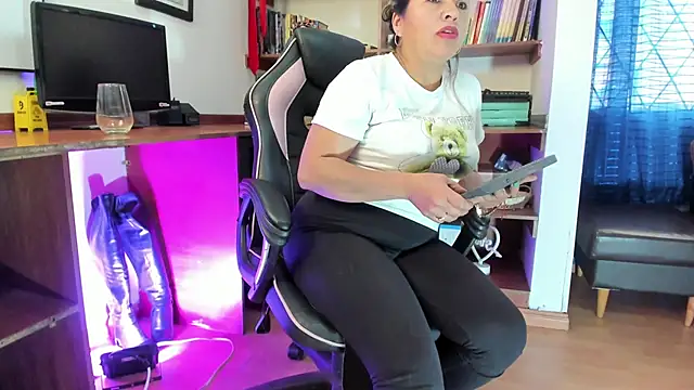 LiaTaylorr