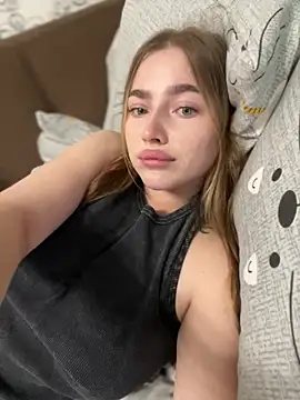 Webcam Model (Milana_mil)  is live.Free join now!