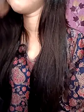Webcam Model (Queen_Pooja7)  is live.Free join now!