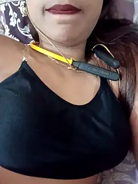 Webcam Model (Boldshine05)  is live.Free join now!