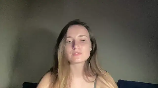elanyraa - Elanyraa's free webcam - UK Sex Cams