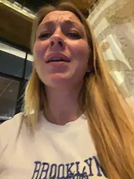 Sweet___Emily from StripChat is Freechat