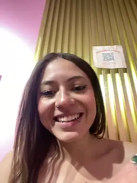 Webcam Model (PrettyAmber)  is live.Free join now!