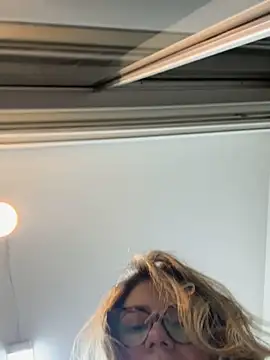 alicee16's Stripchat show and profile