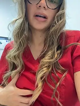 alicee16's Stripchat show and profile