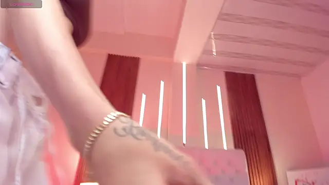 vega_roux live cam screenshot female on Clip20 – Short Porn Clips & Live Cams