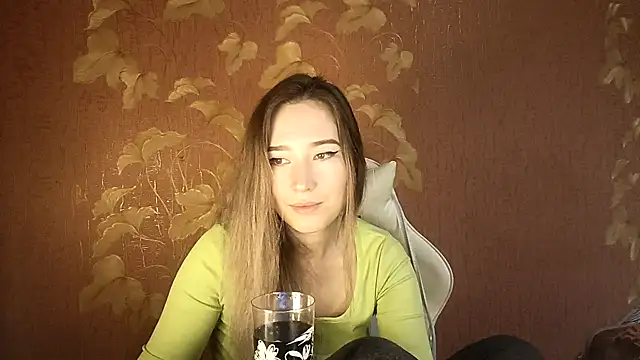 Live webcam of Awora_Wolf