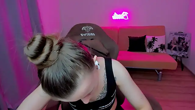 helloroxy - HelloRoxy's free webcam - UK Sex Cams