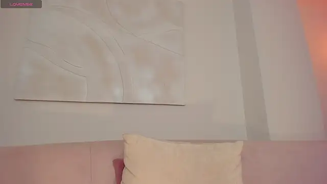 LucyWeiss_ webcam stripchat model stream image