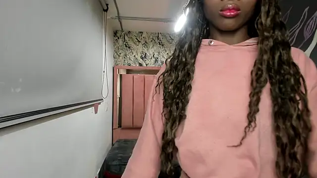 Sara_Naugty